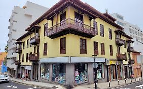 The Balcony House With Free Parking